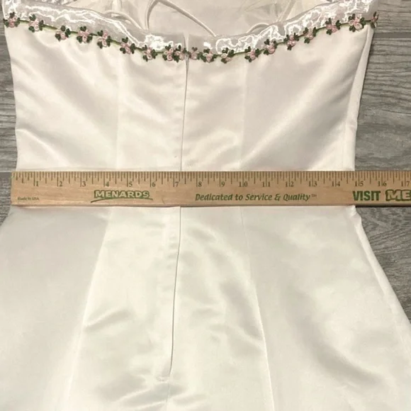 White Prom or Bridal Wedding Dress - Picture 12 of 16